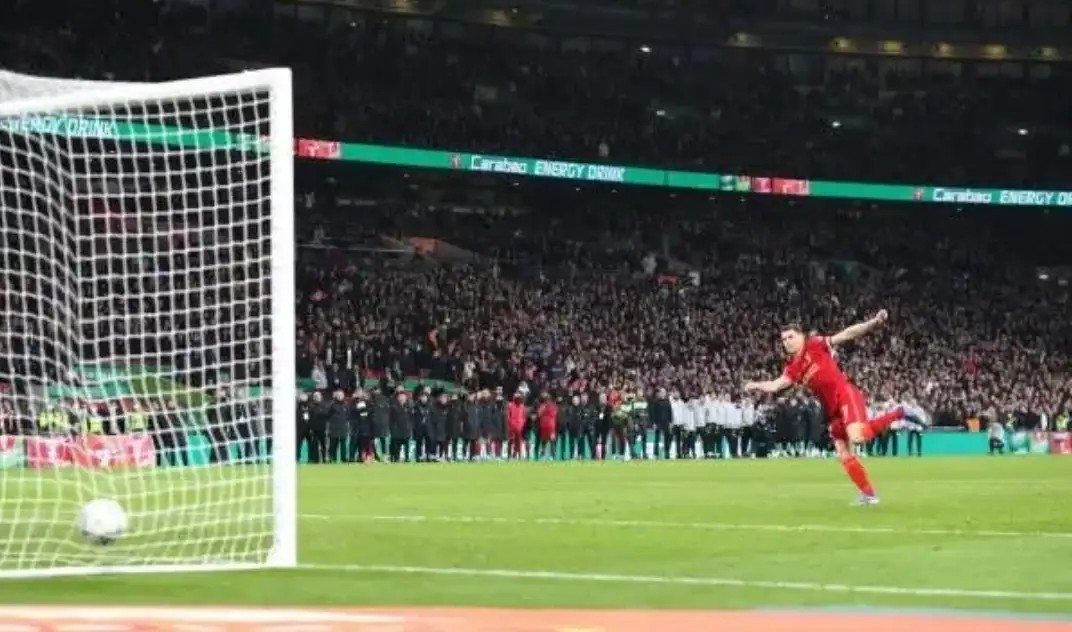 致敬联赛最后一尊大恐龙，他的球员生涯是半部英超历史